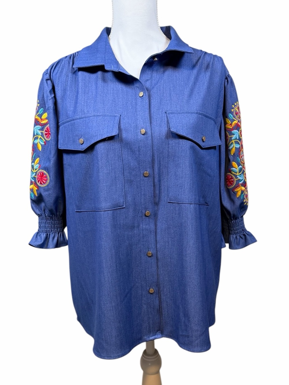 CALEAAS Blue Embroidered Button-Front Women’s Top Size Large